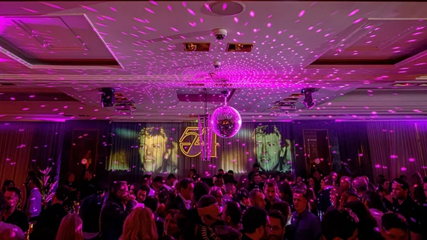 Το θρυλικό club "STUDIO 54" αναβίωσε στο Athénée: δείτε φωτογραφίες