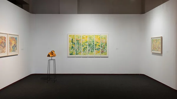 Το "Σήμερα όμως είναι αλλιώς" της Κατερίνας Παπαζήση μάς προσκαλεί να το βιώσουμε…αλλιώς