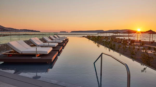 Το "W Costa Navarino" κλείνει 1 χρόνο και το γιορτάζει