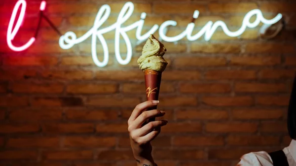 Oggi: Ένα παγωτό σαν ιταλικό φιλί στο Σύνταγμα