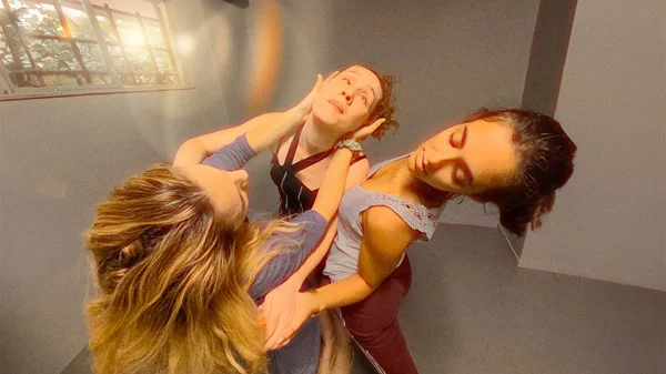 "Homo Empathycus - Η εποχή των χρωμάτων": Μια διπλά συμπεριληπτική παράσταση από τη Hopeart