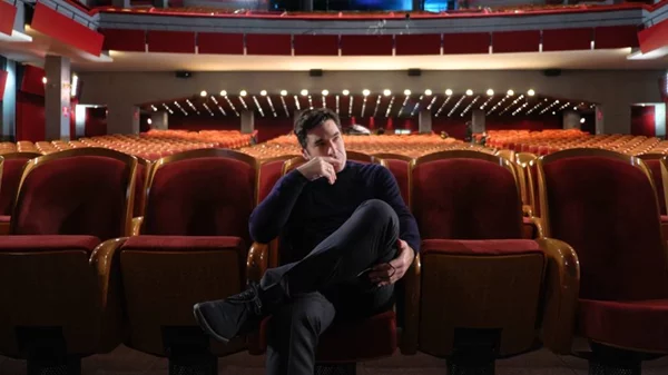 Νέες φωτογραφίες από τα γυρίσματα του "Maestro" του Χριστόφορου Παπακαλιάτη