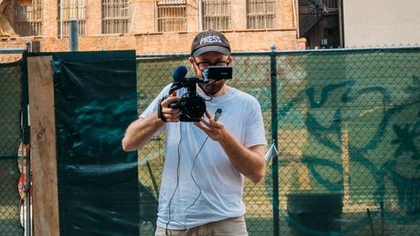 Έρχεται η τελευταία σεζόν του αντισυμβατικού "Ηow To With John Wilson"