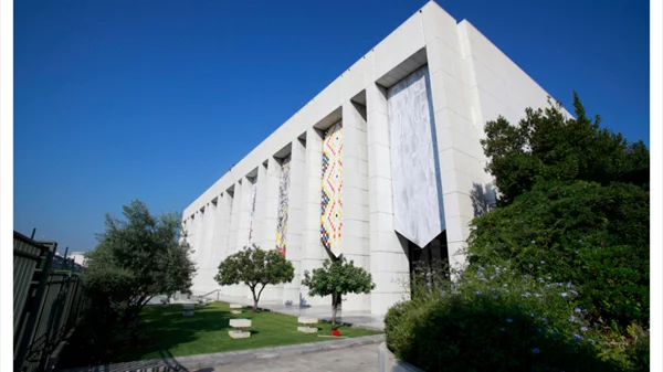 Η ανακοίνωση του Μεγάρου Μουσικής για τη συναυλία Σοκόλοφ και την αναθεώρηση του προγραμματισμού του 2022