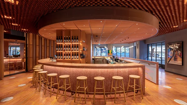 Anther. Ένα εστιατόριο ανθίζει στην πλατεία Αγίας Ειρήνης