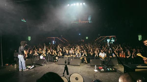 Η εμβυθιστική συναυλιακή εμπειρία που μας χάρισαν οι Naxatras