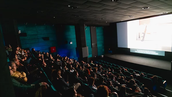 Το 6ο Positively Different Short Film Festival ολοκληρώθηκε με συγκίνηση, αλληλεγγύη και τολμηρή φαντασία
