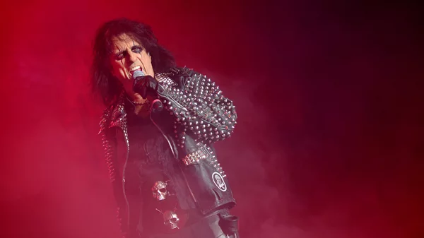 Alice Cooper: Δέκα τραγούδια του μέσα από τα λόγια του ίδιου και πέντε διασκευές σε γνωστά του τραγούδια