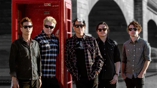 "Come Out And Play": Οι Offspring γιορτάζουν τα 40 ερχόμενοι στην Ελλάδα