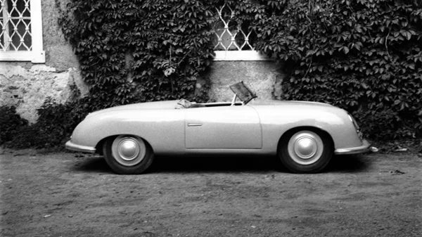 1948 - 2023: Η Porsche γιορτάζει 75 συναρπαστικά χρόνια sport αυτοκινήτων με οδηγό τα όνειρα και με μια σειρά εκδηλώσεων, εκθέσεων και ενεργειών σε όλον τον κόσμο, αλλά και στην Ελλάδα