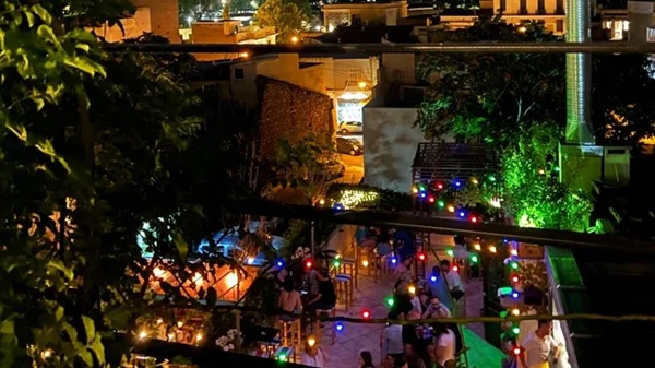 Η μεγαλύτερη γιορτή του gin επιστρέφει στο "Λοκάλι" και την ταράτσα του