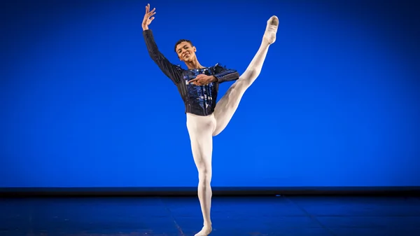 Διπλό ραντεβού χορού κάτω από την Ακρόπολη