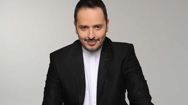 Ο Αλέξανδρος Τσουβέλας "προσγειώνεται" στη σκηνή του Gagarin