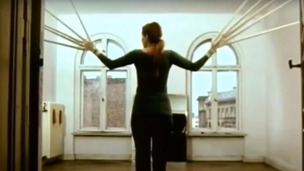 Ρεμπέκα Χορν 1944 - 2024: Από τα μαλλιά στη μνήμη