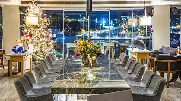 "Moorings": Η Αθηναϊκή Ριβιέρα ξέρει από λαμπερές γιορτές