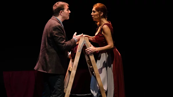 "Ay, Carmela!": Η επίκαιρη αντιπολεμική αλληγορία επιστρέφει στο Θέατρο Μεταξουργείο