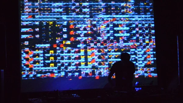 Μία συνάντηση για το θέατρο, μία παράσταση χορού και ένα φεστιβάλ ηλεκτρονικής μουσικής συγκατοικούν στο Θέατρο Κνωσσός