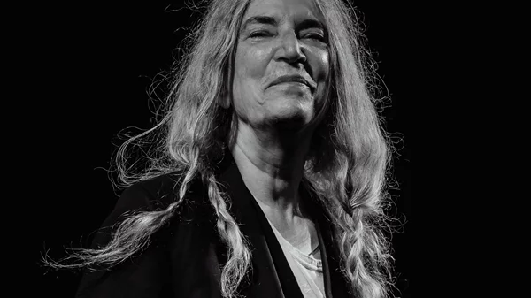 Patti Smith: Η γυναίκα-σύμβολο του νεοϋορκέζικου rock