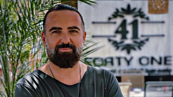 Στο "Fortyone" της Σαντορίνης η τοποθεσία και η γαστρονομία παντρεύονται ιδανικά