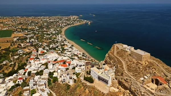 Στη Σκύρο, το outsider των Σποράδων, για το τριήμερο του Αγίου Πνεύματος