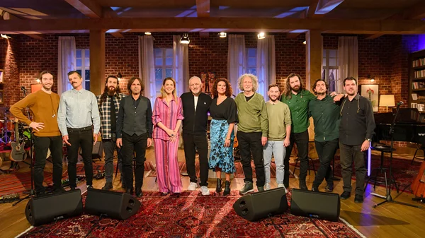 Ο Γιώργος Καζαντζής, ο Βασίλης Λέκκας και η Σοφία Παπάζογλου στο "Μουσικό Κουτί" της ΕΡΤ1