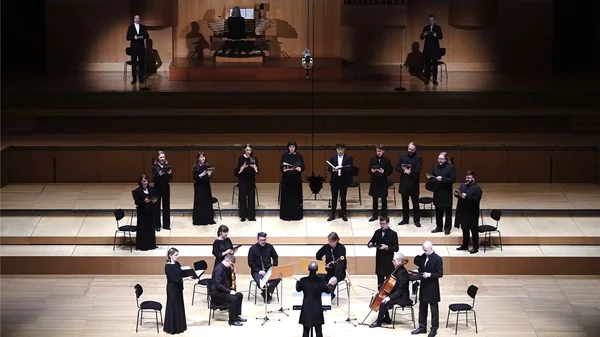 Vox Clamantis: Τίμησαν το "Φεστιβάλ της Άνοιξης" με 70 λεπτά λιτότητας, μέτρου και θρησκευτικής κατάνυξης