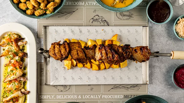 Στεριανοί και θαλασσινοί μεζέδες στο "Mezze Athens"