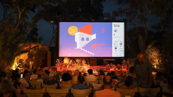 Παιχνίδια και σινεμά "συναντιούνται" σε ένα ξεχωριστό εργαστήριο στη Σαντορίνη