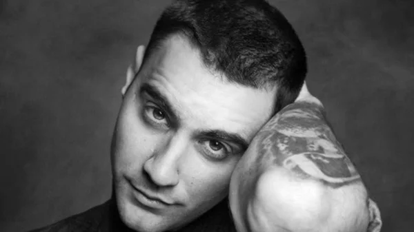 Ο Ίαν Στρατής επιστρέφει μετά τα "Φτηνά Τσιγάρα" στο "Half Note"