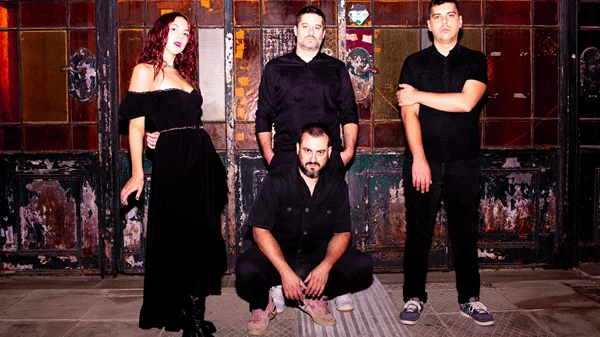 Τα Echo Tides βγαίνουν περιοδεία "Στον δρόμο που φυτρώναν φράουλες"