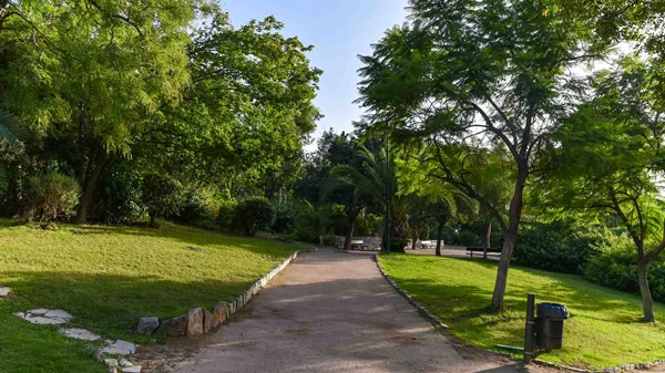 Διπλή αισθητική και λειτουργική παρέμβαση στη γειτονιά του Μετς