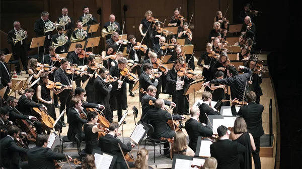 Συναυλίες "Ουτοπίας" υπό Κουρεντζή & Βασιλικής Φιλαρμονικής Λονδίνου υπό Β. Πετρένκο στο Μέγαρο: έντονες συμφωνικές απολαύσεις, αντιθέσεις και κάποιες επιφυλάξεις