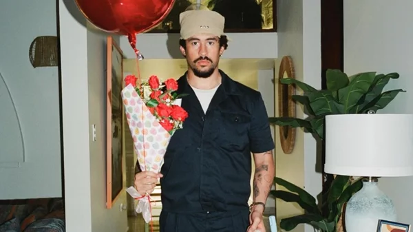 Νοσταλγώντας στο ίντερνετ: O Bad Bunny, οι Big Time Rush και τα ταξίδια με το Google Maps