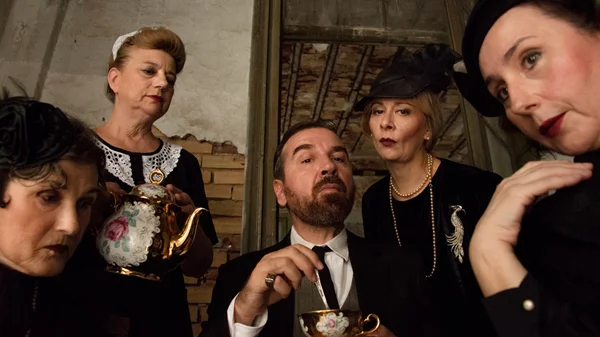 "Ελάτε να πιούμε έναν καφέ…" στη σκηνή του Μικρού Κεραμεικού τον χειμώνα!