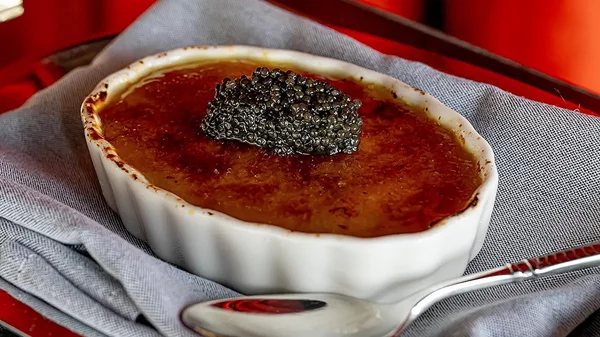 Γιατί πολλά εστιατόρια βάζουν χαβιάρι στα γλυκά τους