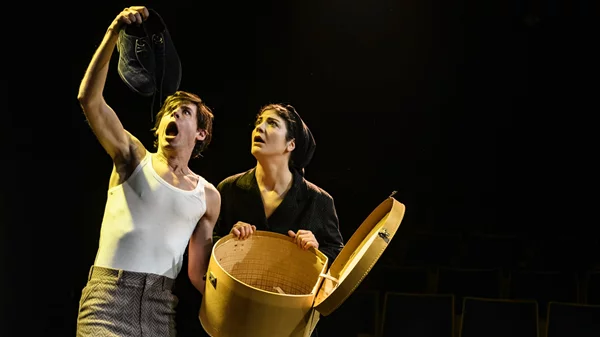 Τα "Μπλε καστόρινα παπούτσια" για 10 ακόμη παραστάσεις