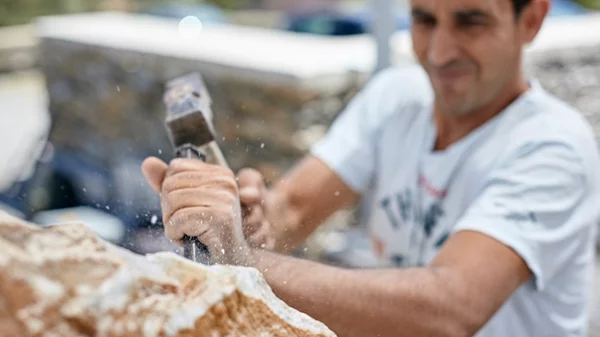 Δημήτρης Σκαλκώτος: "Με το μάρμαρο θεωρώ ότι φτιάχνω τα δικά μου σουπερνόβα"