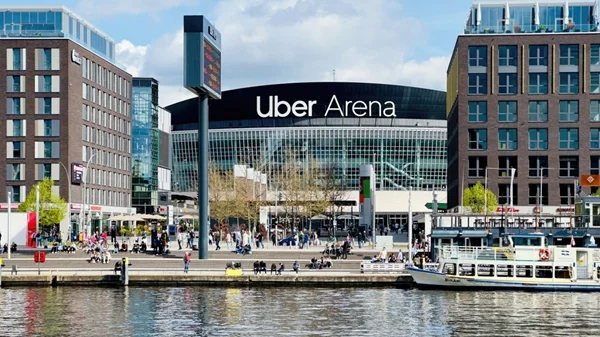 Συναυλίες 2024: Μεγαλύτερα σόου, ακριβότερα εισιτήρια και χώροι κατώτεροι των προσδοκιών