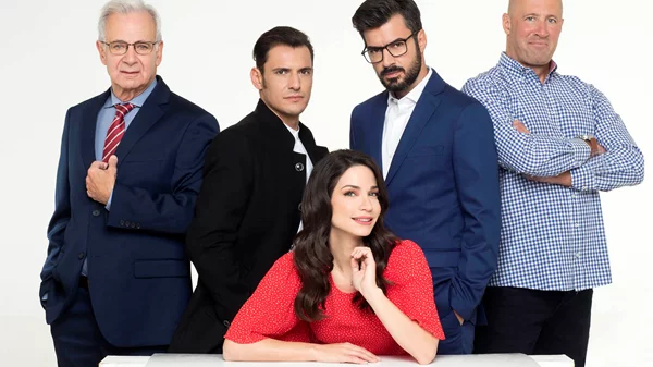 Η σειρά "Κι όμως είμαι ακόμα εδώ" κάνει πρεμιέρα στο Ertflix