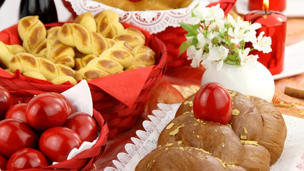 Τα παραδοσιακά γλυκά του Πάσχα, πέρα από τα καθιερωμένα!