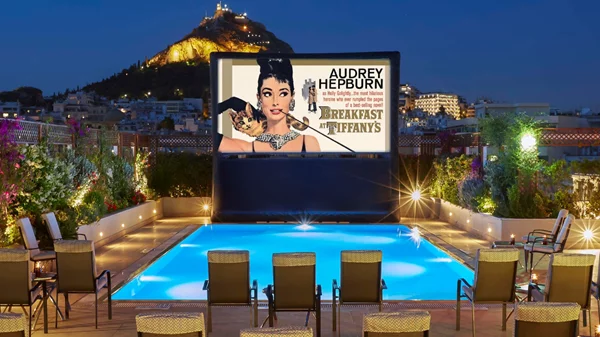 "Pool Your Cinema": Μία ξεχωριστή εμπειρία θερινού κινηματογράφου στη "Μεγάλη Βρεταννία"