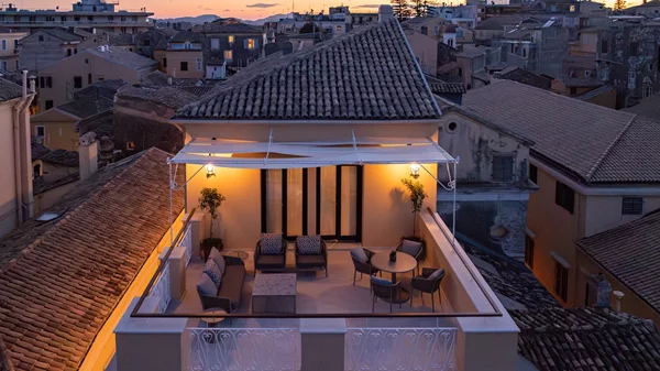 Σε αυτό το νέο boutique hotel στην παλιά πόλη της Κέρκυρας το φθινόπωρο έχει άλλη χάρη