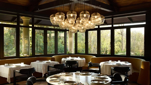 Το νέο εστιατόριο της Αίγλης σερβίρει γεύση μοντέρνας αστικής Αθήνας