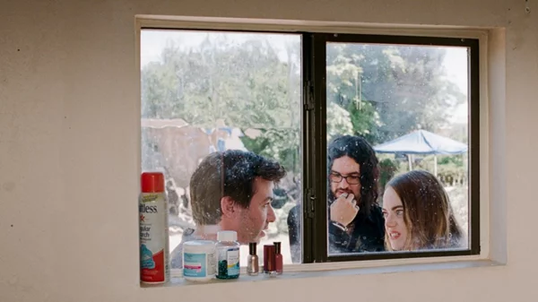 "The Curse": Έμα Στόουν, Νέιθαν Φίλντερ και Μπεν Σάφντι στο δικό τους reality show