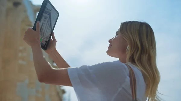 COSMOTE CHRONOS: Μια νέα εφαρμογή επαυξημένης πραγματικότητας μας ξεναγεί στην Αθήνα του 5ου αιώνα π.Χ