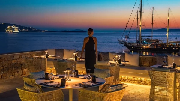 Κριτική:΅"Bagatelle" & "Lafs" - Μύκονος