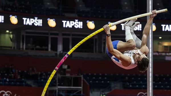 Ο Armand "Mondo" Duplantis σπάει ξανά παγκόσμιο ρεκόρ στο άλμα επί κοντώ