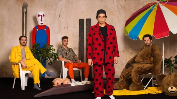 Οι "The Page Of Cups" ξεπερνούν τα όρια μεταξύ του πραγματικού και φαντασιακού στο "The Intermission"