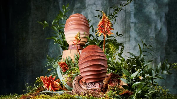 Περίτεχνα σοκολατένια αβγά και μοσχοβολιστά τσουρέκια για το Πάσχα