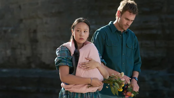 Το "Survivors" του Netflix "βουτάει" σε ένα σκοτεινό παρελθόν